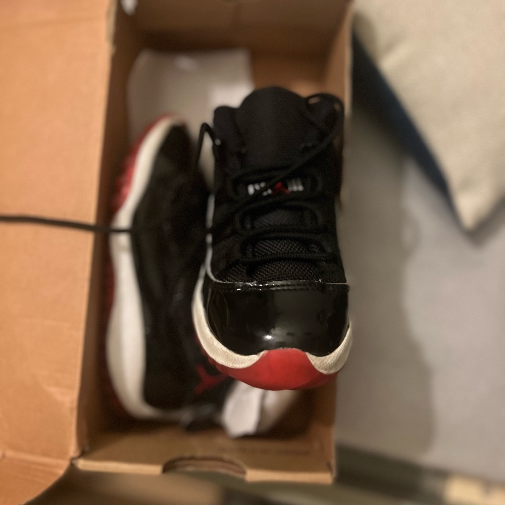 Jordan 11 retro bred